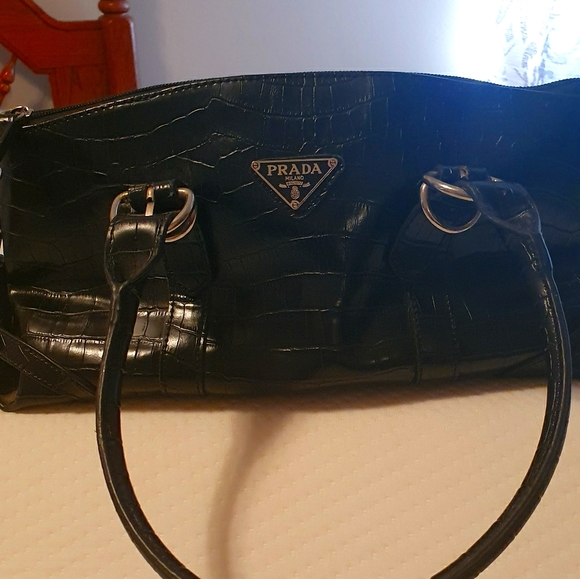 Beautiful leather Prada bag. This bag is a copy. - Picture 1 of 5
